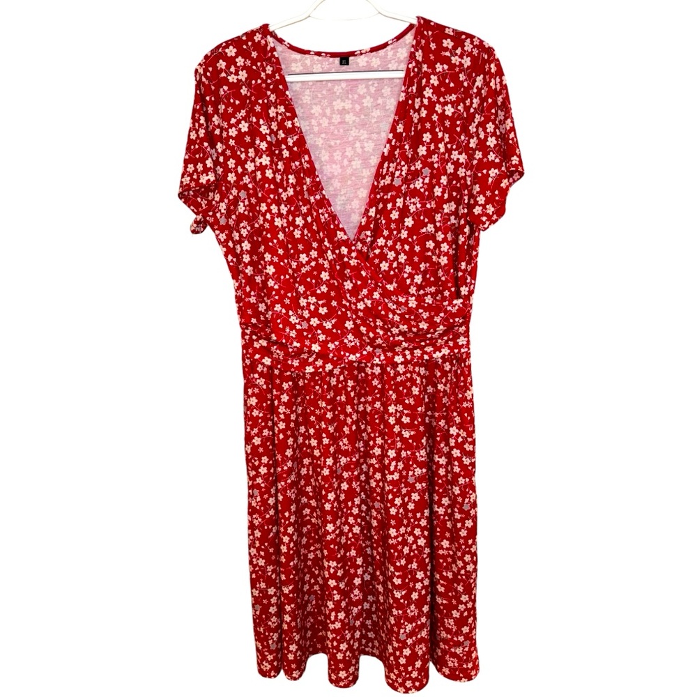 Women’s Red & White Short Sleeve Floral Pattern V-Neck Maternity Dress. Size XL.